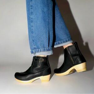 No 6 Leather Clog Buckle Boot on Mid-heel on Black